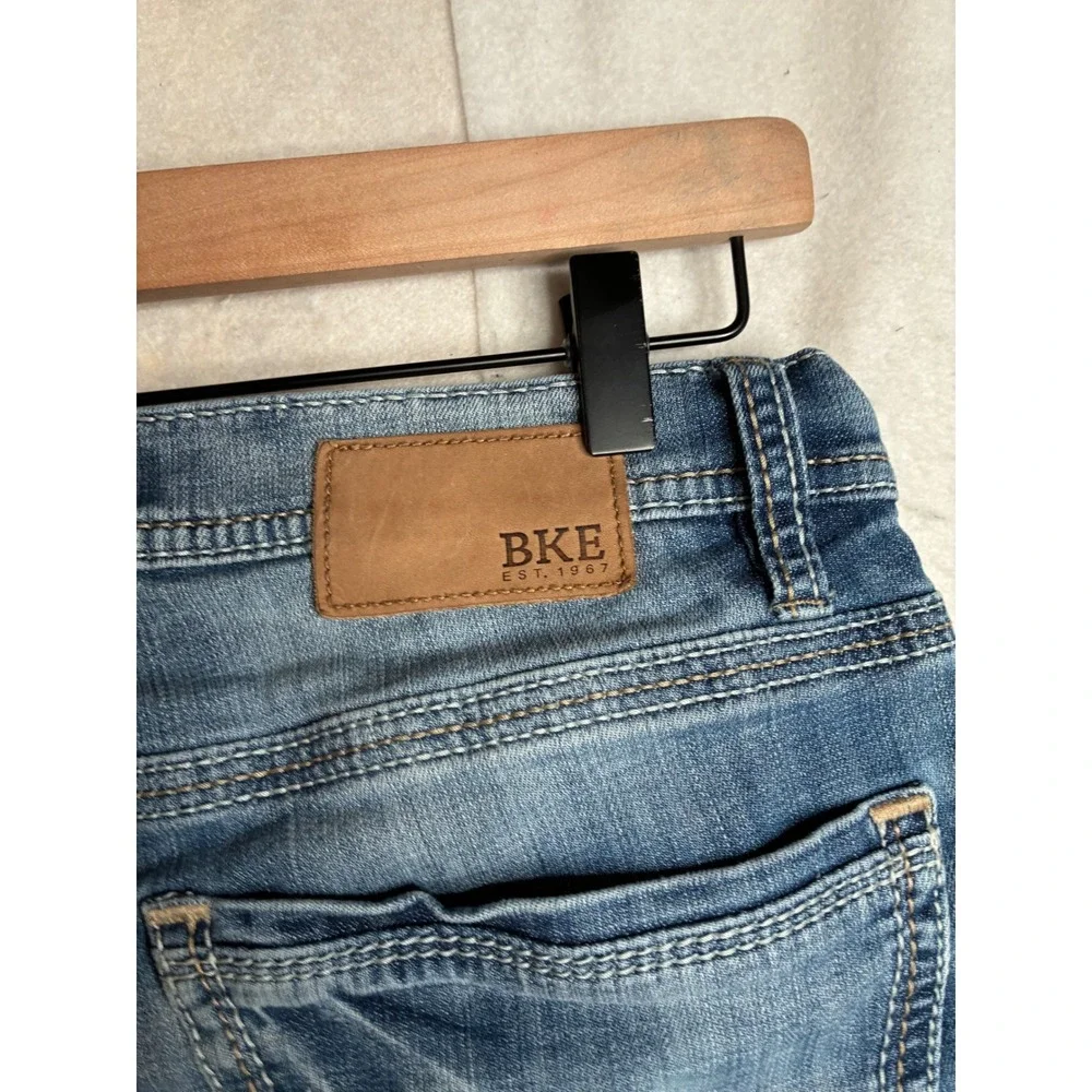 BKE Jake Mens Straight Leg Jeans Blue Medium Wash Stretch 32x32 (Measures 33x34)